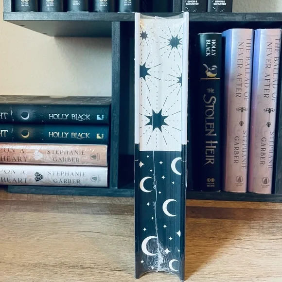 Illumicrate Exclusive Signed The Sun And The Void by Gabriela Romero Lacruz